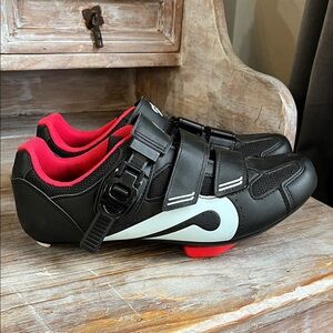 ❤️Peloton Cycling shoes size 40 unisex